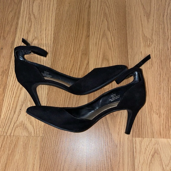 Black Heels - Picture 2 of 2